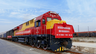 統(tǒng)籌班列運(yùn)營(yíng)管理、貨源組織、開(kāi)行計(jì)劃、跨境聯(lián)運(yùn)，爭(zhēng)取圖定班列、運(yùn)費(fèi)下浮和班列補(bǔ)貼等政策，對(duì)各港口定位和布局優(yōu)化調(diào)整，重點(diǎn)開(kāi)展中歐、中亞、南亞、西部陸海新通道國(guó)際班列貨源組織、開(kāi)行計(jì)劃，推進(jìn)班列運(yùn)營(yíng)管理和通道建設(shè)；零擔(dān)貨物去程班列集拼集運(yùn)和回程班列集散分撥；整車(chē)貨物及大宗物資集拼集運(yùn)和分撥加工等業(yè)務(wù)，在國(guó)際班列沿線(xiàn)重要節(jié)點(diǎn)布局海外加工基地、物流基地及海外倉(cāng)等，增強(qiáng)國(guó)際班列集聚輻射效應(yīng)。